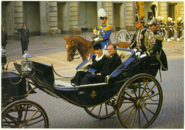 HM Konung Carl XVI Gustaf och HM Drottning Silvia på väg till Riksmötets öppnande den 6 oktober 1987, obeg