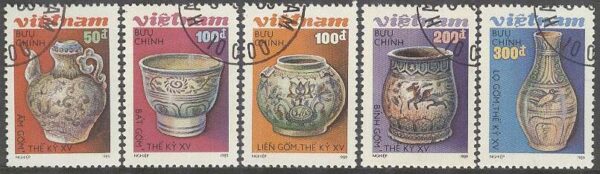 Vietnam - M 2053-2057 Keramikföremål från  Lý-Trần epoken - Konst, 5 kpl