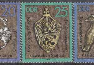 DDR – M 2303-2307 Konstföremål bla Örhänge, 5 kpl **