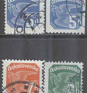 Tjeckoslovakien – M  365 x 2, 366-367 Tidningsfrimärken – Fredsduva, 4 olika tandade
