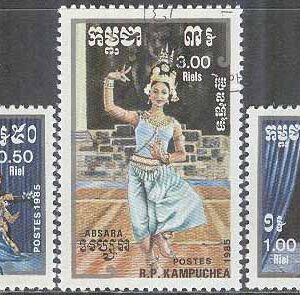Kambodja – M  663-665 Traditionella danser – Dräkter, 3 kpl stpl