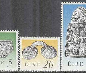 Irland – M  741-742 II-743 I Irländska konstskatter, 3 kpl **