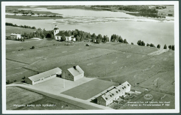 Helgums kyrka och kyrkskola, obegagnat i gott skick