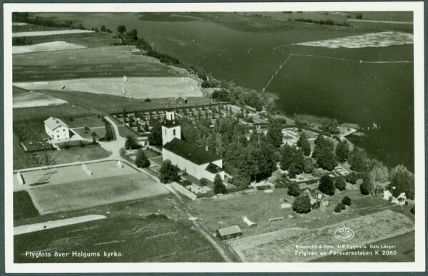 Helgum - Flygfoto över Helgums kyrka, obeg i gott skick