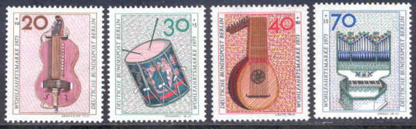 Berlin - M  459-462 Musikinstrument bla Trummor & Orgel, 4 kpl**