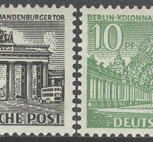 Berlin – M   42, 47 Byggnader bla Brandenburger Tor, serie 2 olika **