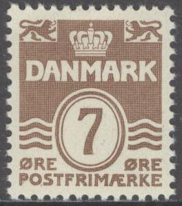 Danmark – F  107 Våglinjetyp utan hjärtan 7 öre brun **