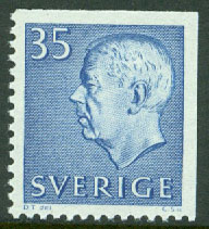 Sverige – F  425D2 Gustaf VI Adolf 35 öre blå, vinkeltandat uppe till höger **