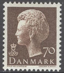 Danmark – F  595 Drottning Margrethe. Typ I 70 öre brun **