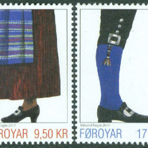 Färöarna – F  877-878 Klädedräkter, 2 kpl **