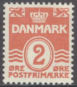 Danmark – F   99 Våglinjetyp utan hjärtan 2 öre röd **