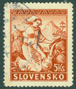 Slovakien – M   45 A Folkdräkter, bondfru vid brunn, 5 Ks stpl