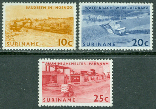 Surinam - M  474, 476-477 Inhemsk industri, 3 ol **