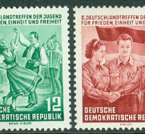 DDR – M  428-429 Tysklands ungdomsmöte, Berlin. 2 kpl **